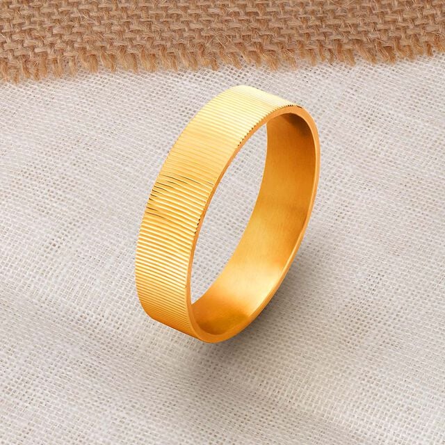 Exquisite Multifinish Gold Finger Ring for Men