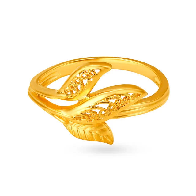 Elaborate 22 Karat Yellow Gold Foliage Finger Ring