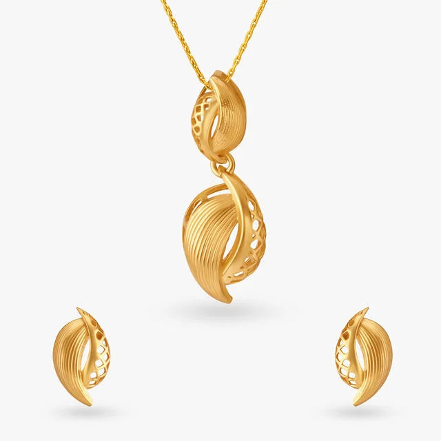 Chic Charisma Pendant and Earrings Set