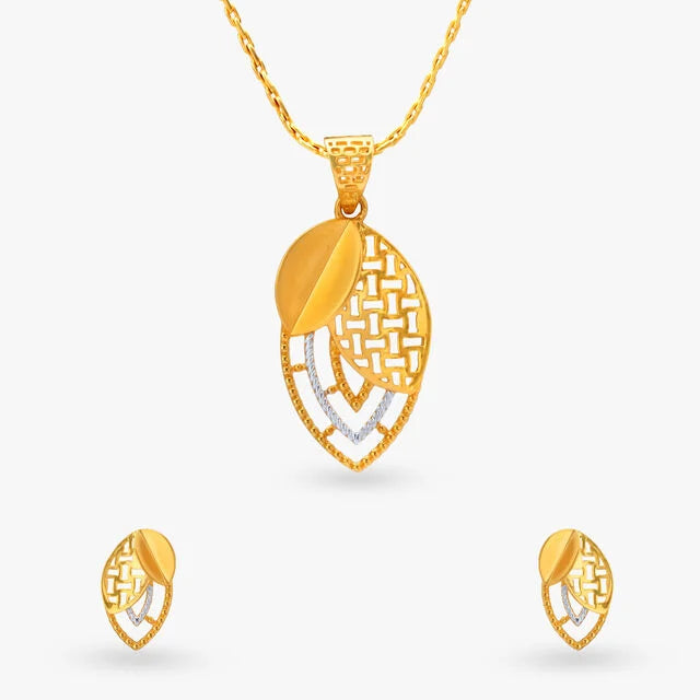 Sleek Chic Gold Pendant and Earrings Set