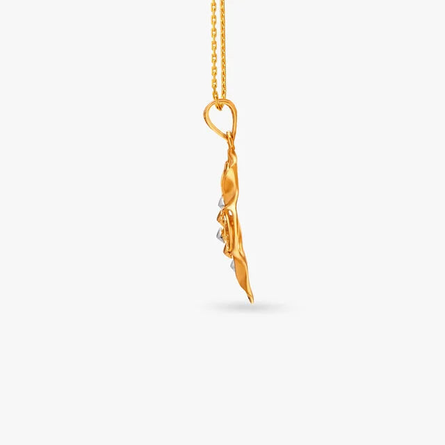 Graceful Clover Gold Pendant and Earrings Set